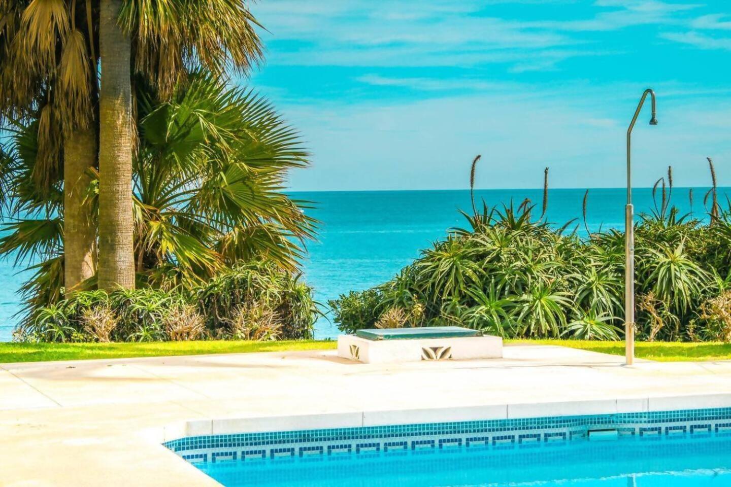 Stunning Apartment 50 Meters From The Sea Benalmádena Exteriör bild