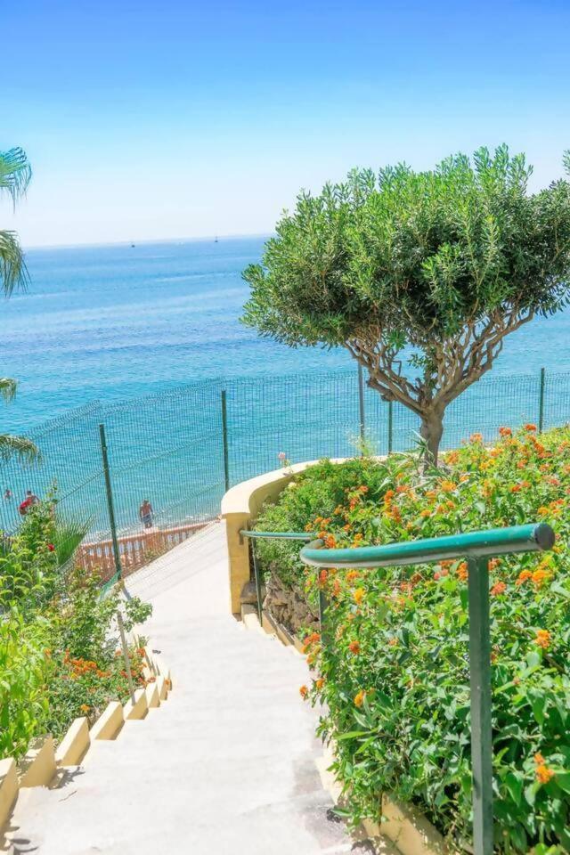 Stunning Apartment 50 Meters From The Sea Benalmádena Exteriör bild