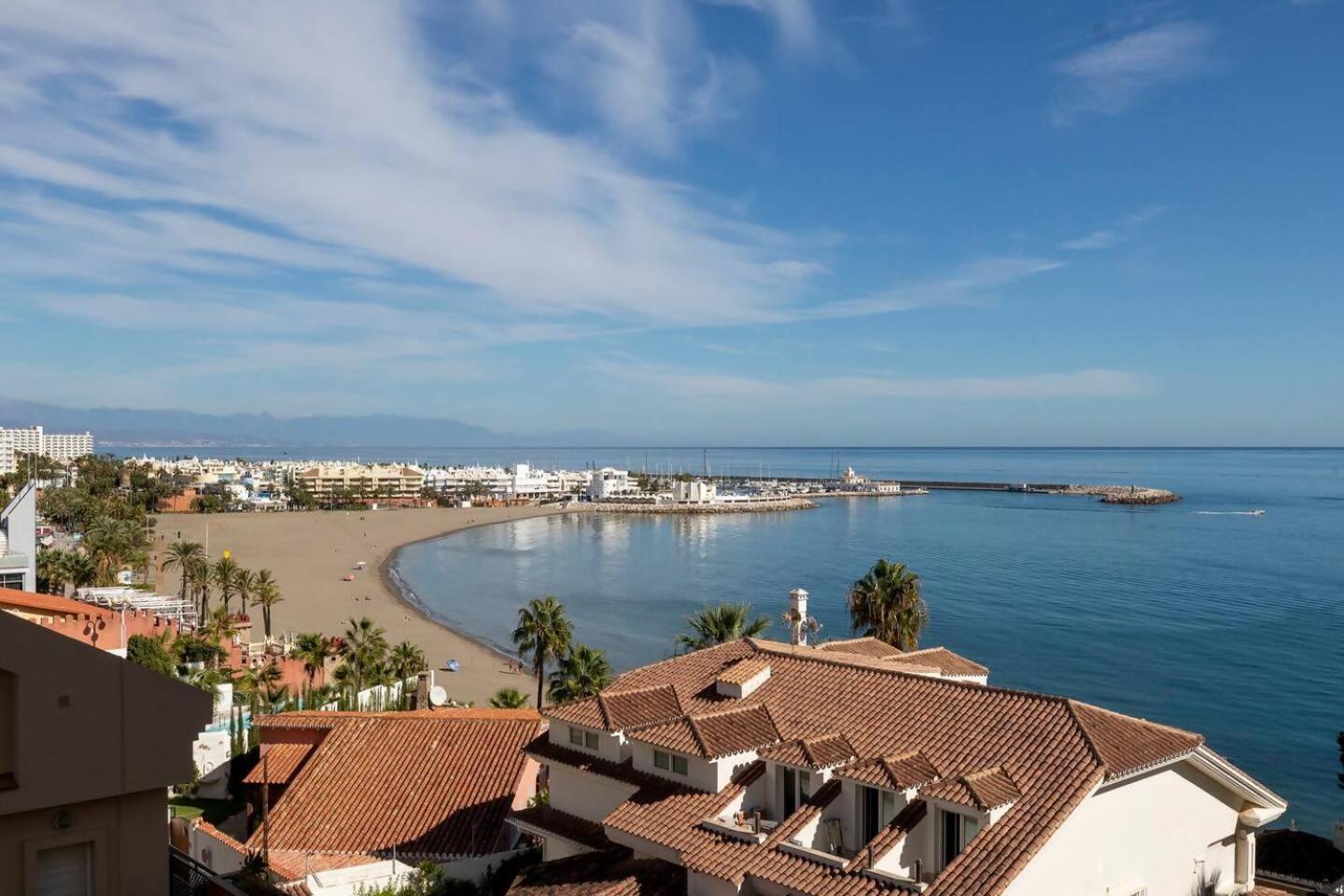 Stunning Apartment 50 Meters From The Sea Benalmádena Exteriör bild
