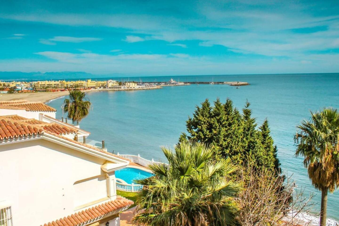 Stunning Apartment 50 Meters From The Sea Benalmádena Exteriör bild