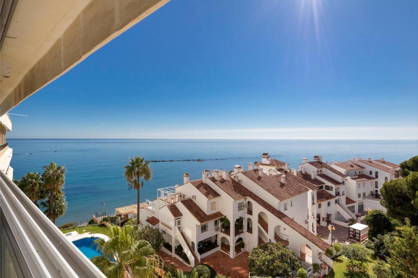 Stunning Apartment 50 Meters From The Sea Benalmádena Exteriör bild